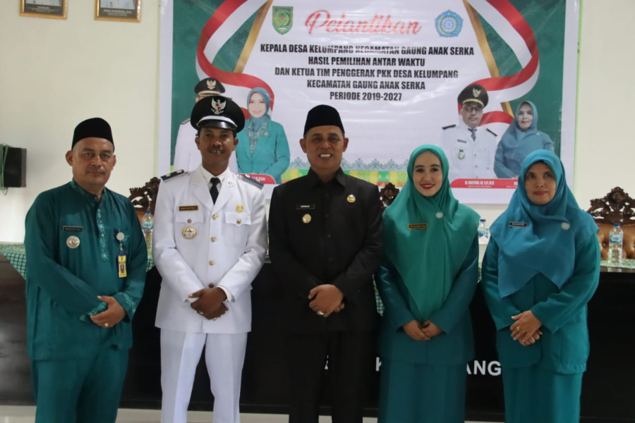 Pj Bupati Inhil Lantik PAW Kepala Desa Kelumpang dan Ketua Tim Penggerak PKK