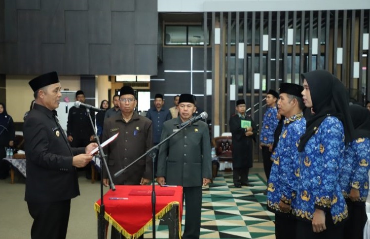 Pj Bupati Inhil Ambil Sumpah Janji CPNS Menjadi PNS, P3K Serta Serahkan SK CPNS