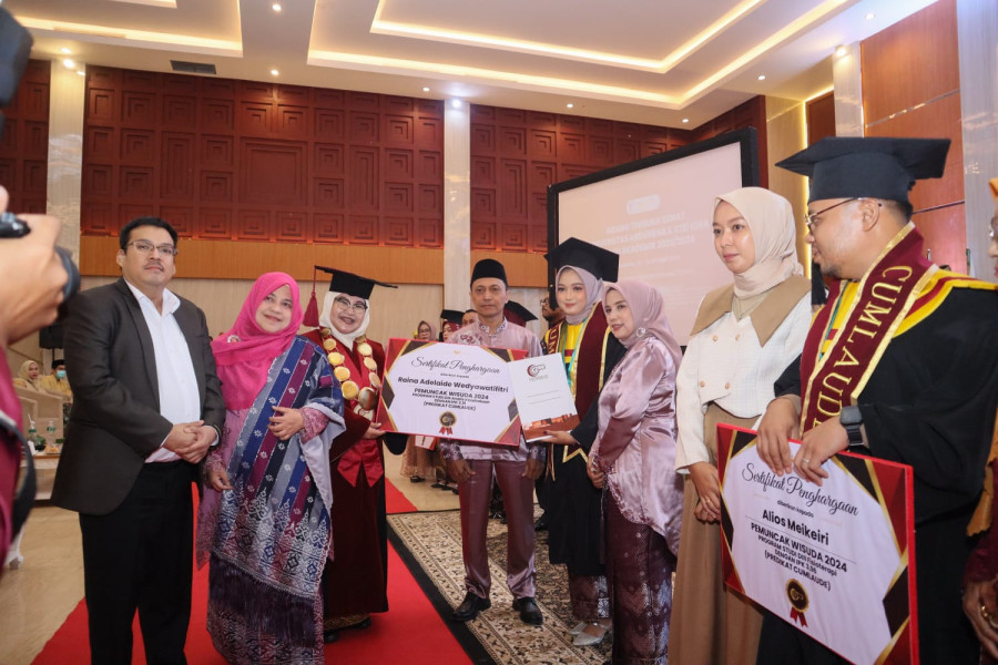 577 Mahasiswa Universitas Abdurrab dan STEI Iqra Annisa Pekanbaru Diwisuda