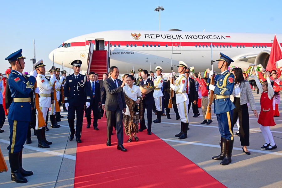 Presiden Jokowi dan Ibu Iriana Tiba di Beijing