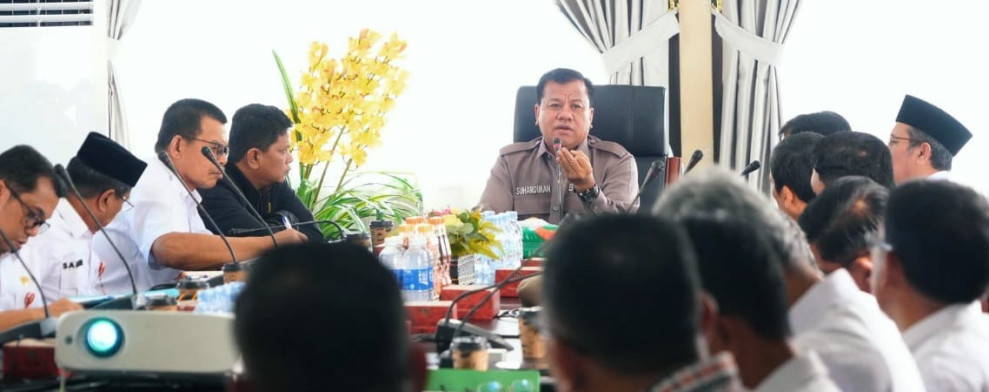Bupati Kuansing Pimpin Rapat Tindak Lanjut terkait TBS Ilegal