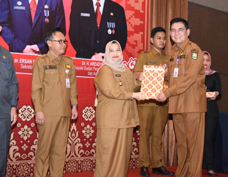 Serahkan DPA SKPD 2024, Bupati Kasmarni Ingatkan untuk Selalu Pelajari dan Pahami