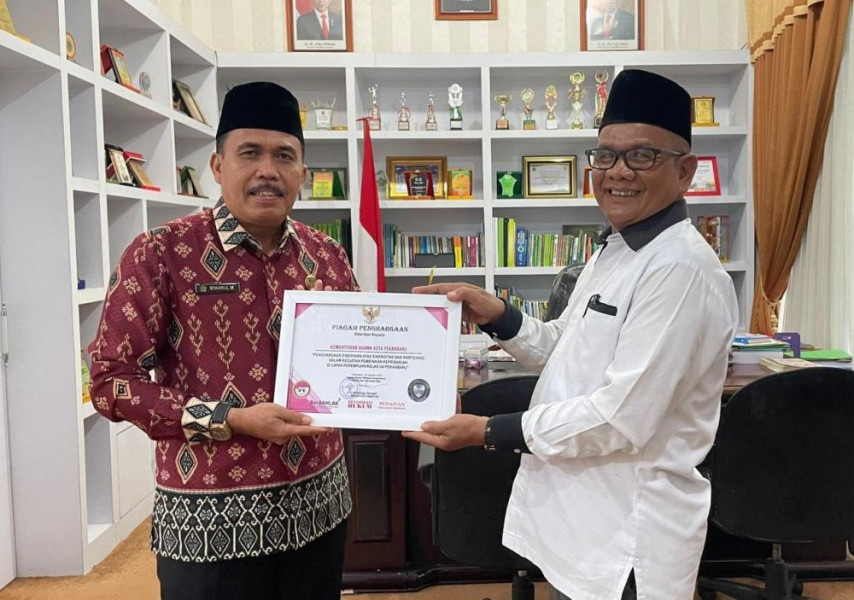 Kemenag Pekanbaru Terima Penghargaan Sinergitas dan Partisipasi dalam Pembinaan Kepribadian