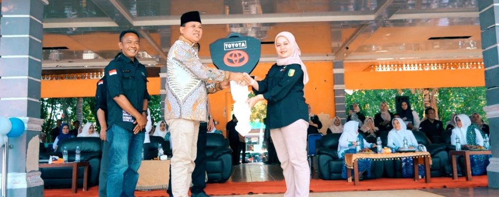 Peringatan Tahun Baru Islam, Bupati Kuansing Serahkan 10 Unit Ambulans