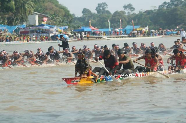 Sukseskan Festival Pacu Jalur di Kuansing, PT RAPP Bantu Dana Rp500 Juta