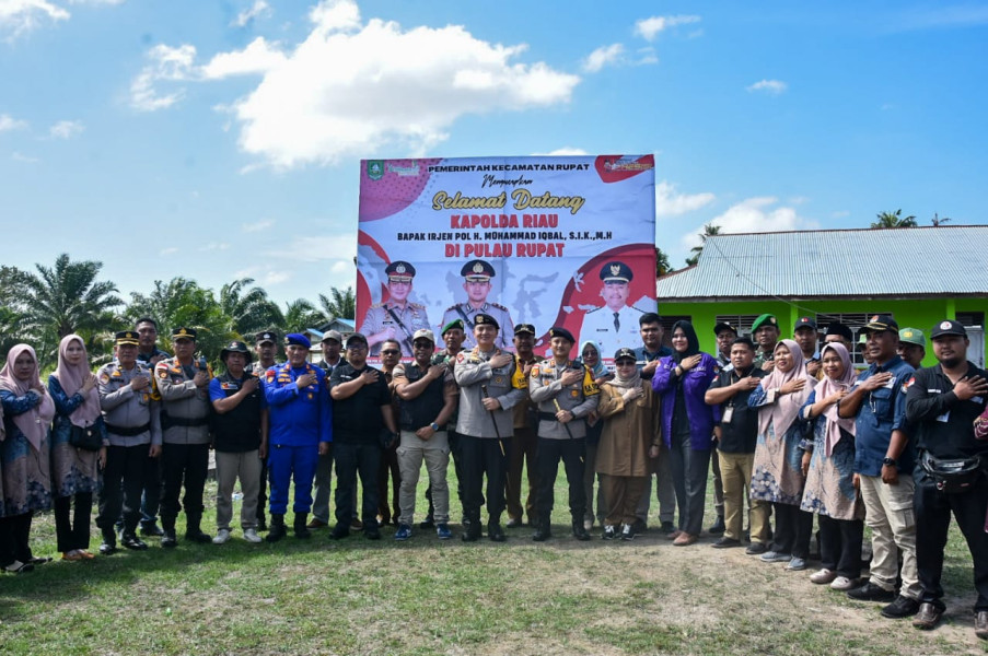 Pastikan Kesiapan TPS, Bupati Kasmarni Dampingi Kapolda Riau ke Rupat