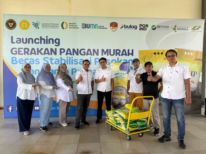 Bantu Kendalikan Inflasi, PTPN IV Regional III Salurkan 32 Ton Beras Murah Berkualitas