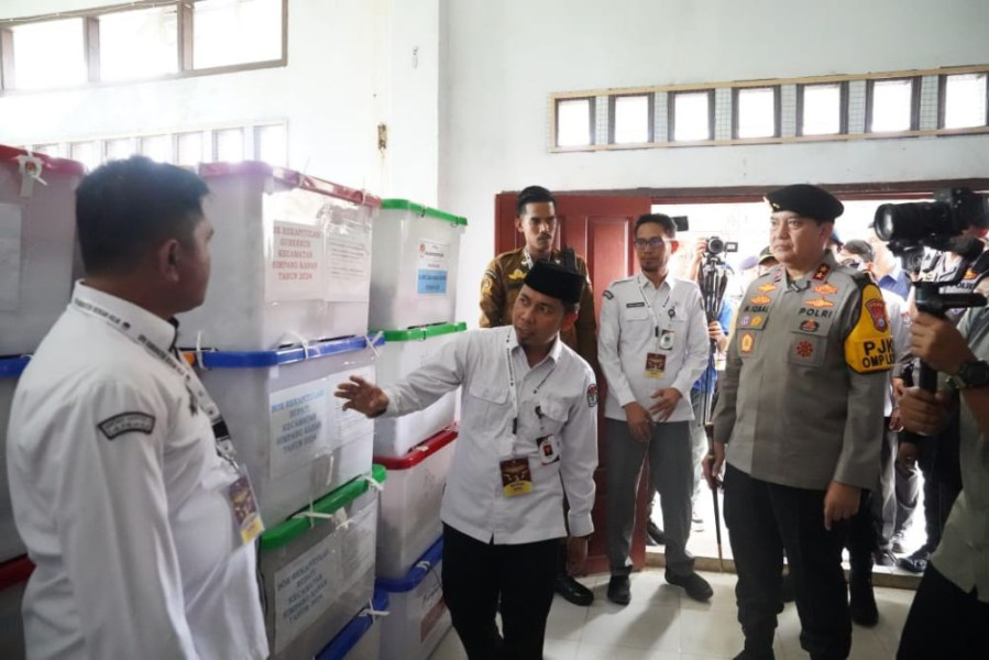 Kapolda Riau Tinjau Rapat Pleno Pilkada Rokan Hilir