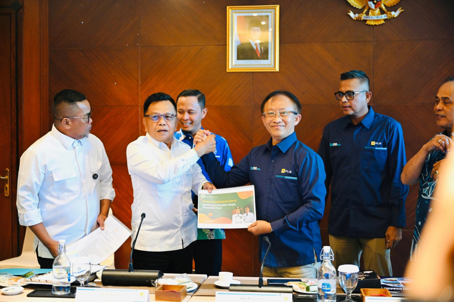 Bupati Kepulauan Meranti Gelar Pertemuan dengan Menteri Perhubungan dan Direktur PLN Pusat