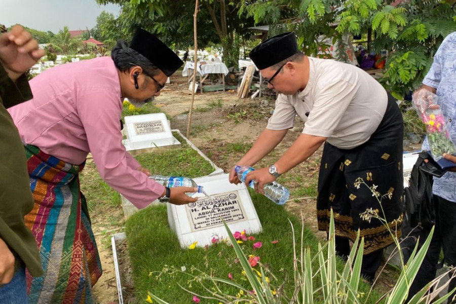 Pengurus LAMR Ziarahi Tokoh LAM Riau untuk Mengenang Jasa