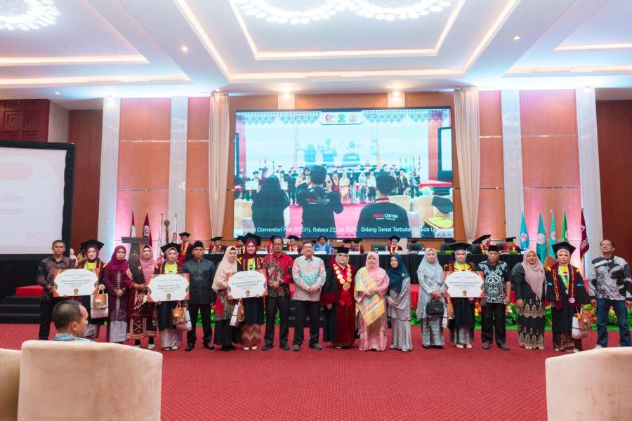 139 Mahasiswa Universitas Abdurrab Diwisuda