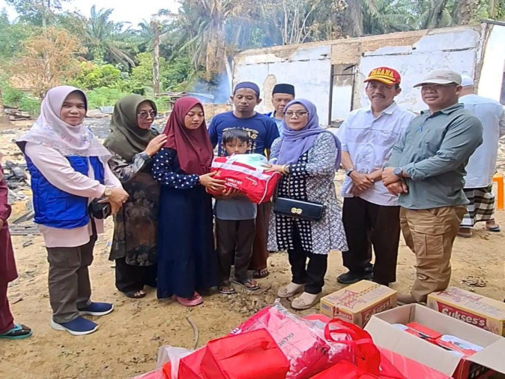 Cepat Tanggap, Wakil Bupati Kampar Langsung Temui Masyarakat yang Tertimpa Bencana Kebakaran