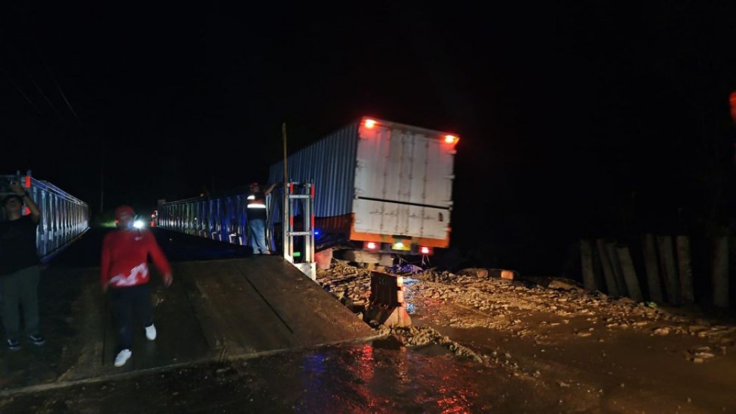 Longsor Lagi, Jalan Lintas Riau-Sumbar Kembali Diberlakukan Buka Tutup