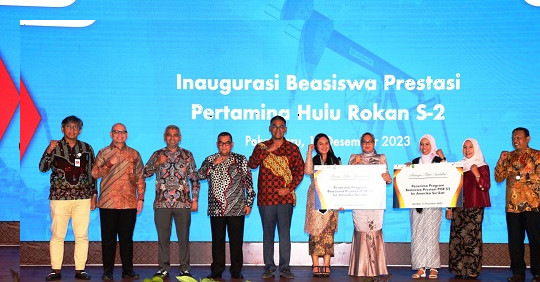 Dua Putri Riau Peraih Beasiswa Prestasi PHR S2 Siap Diberangkatkan ke Amerika