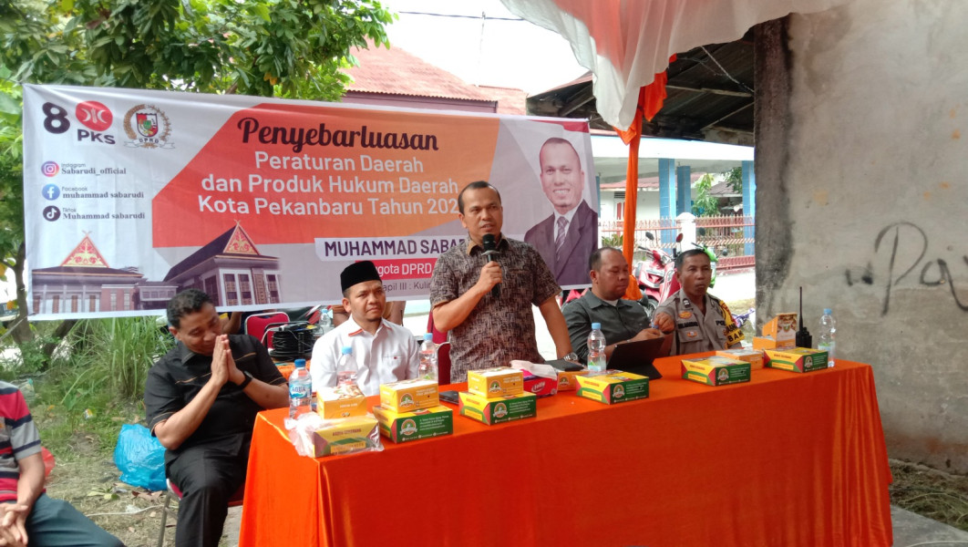 Ketua DPRD Pekanbaru Laksanakan Penyebarluasan Perda di Jalan Angkatan 66