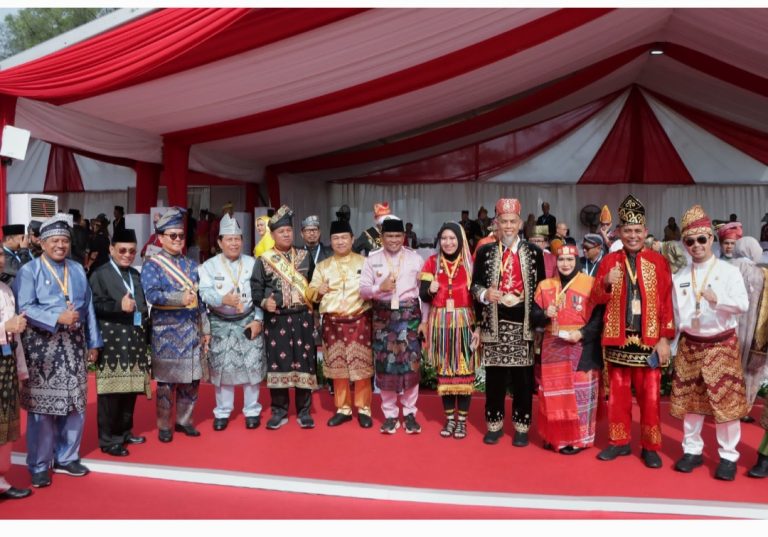 Pakai Busana Adat Banjar, Pj.Bupati Inhil Herman Ikuti Upacara Hari Lahir Pancasila Bersama Presiden Jokowi