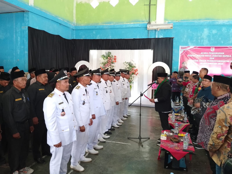Bupati Zukri Kukuhkan Perpanjangan Masa Jabatan Kepala Desa dan BPD Se-Kecamatan Ukui