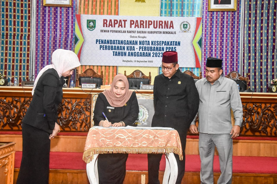 Bupati Kasmarni dan Pimpinan DPRD Bengkalis Teken MoU Perubahan KUA-PPAS
