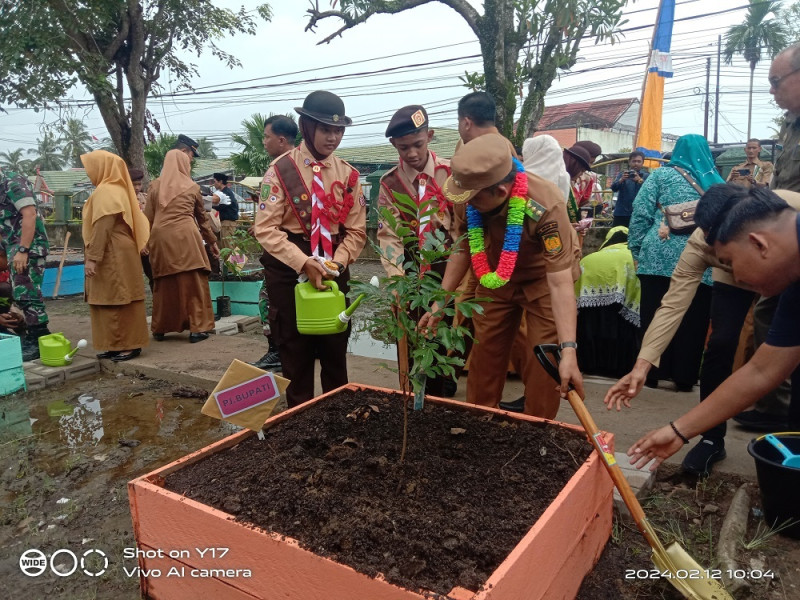 Pj Bupati bersama Bunda Literasi Kukuhkan Duta Literasi, Duta Bullying SMPN 1 Tembilahan