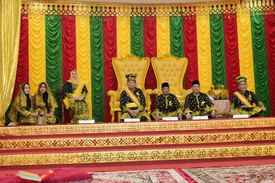 Ketua MKA dan DPH LAMR Kabupaten Bengkalis Dikukuhkan, Bupati Kasmarni Ucapkan Selamat
