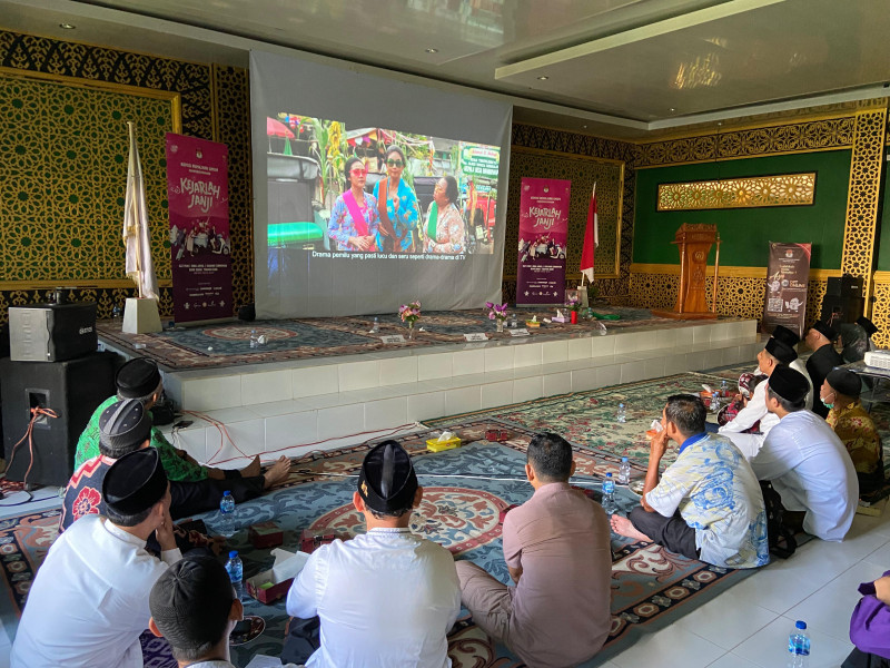 KPU Riau Nonton Film “Kejarlah Janji” Bareng Santri Pondok Pesantren Dar-El Hikmah