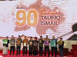 90 Tahun Taufiq Ismail, Sastrawan Besar Indonesia