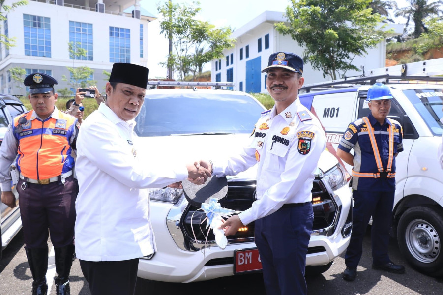 Pj Walikota Muflihun Launching Mobil Layanan Cepat LPJU dan Bus TMP Gratis Bagi ASN