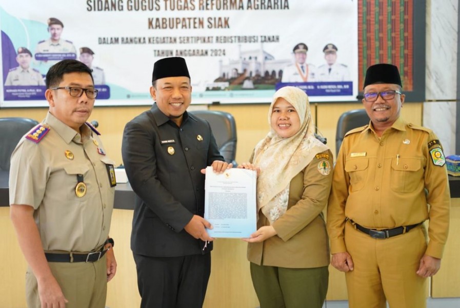 Pemkab Siak Terima SK Biru TORA dari KLHK