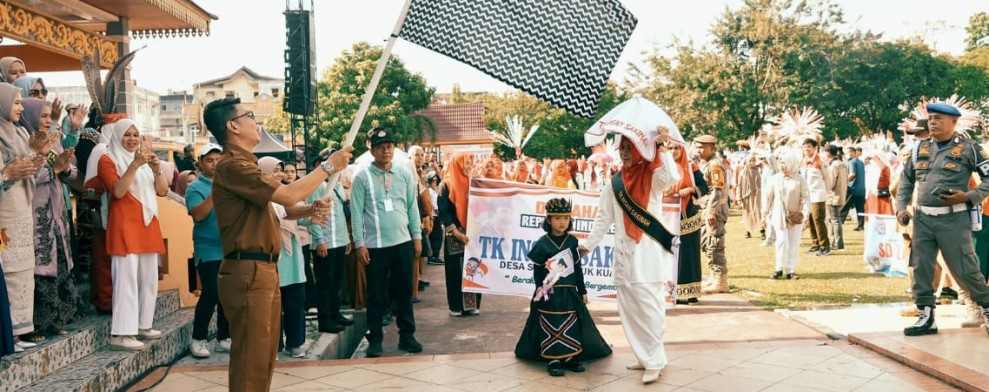Pj Sekda Kuansing Lepas Pawai Karnaval Se- Kuantan Tengah