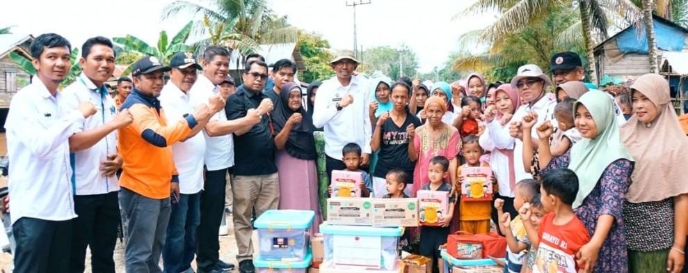 Pjs Bupati Kuansing Serahkan Bantuan untuk Korban Banjir Desa Pulau Sipan