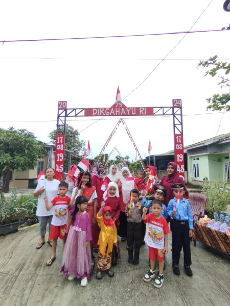 Rayakan HUT RI ke-79, Warga Gang Mawar Hiasi Perumahan Sadira Green Village