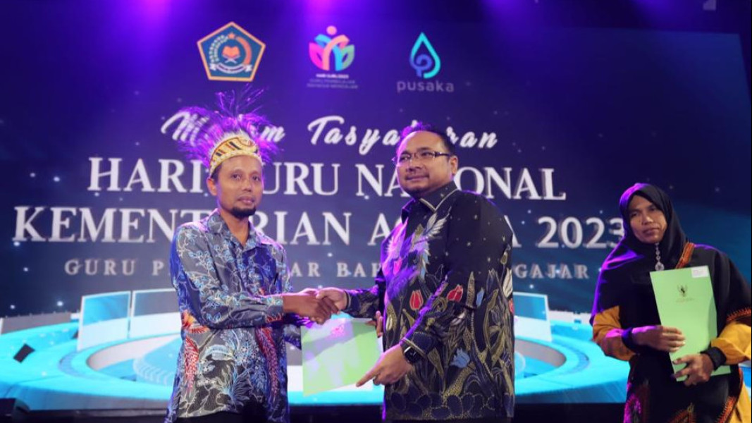 Hari Guru Nasional 2023, Menag Serahkan 98.972 SK Inpassing