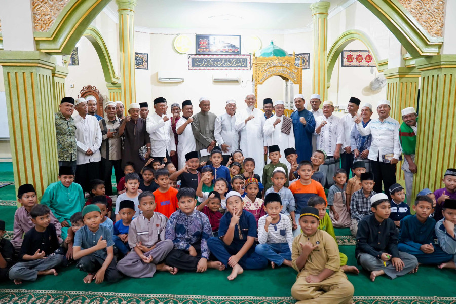 Wako Serahkan Bantuan Total Rp155 Juta untuk 5 Masjid di Dumai Barat