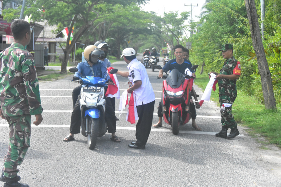 Jelang HUT RI ke-79, Pemkab Bengkalis Bagikan 3000 Bendera Merah Putih