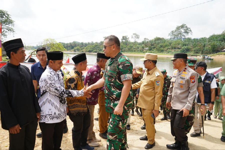 Masyarakat Kampar Beri Apresiasi Program TNI Membangun Desa