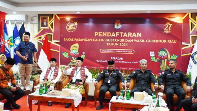 Bakal Pasangan Calon Gubernur dan Wakil Gubernur Riau Syamsuar - Mawardi Resmi Mendaftar ke KPU Riau