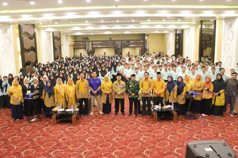 Siapkan Generasi Emas Madrasah, Kakanwil Buka Seminar ESQ Charakter Building MAN 1 Pekanbaru