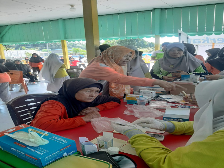 BKMT Kampar Adakan Pengobatan Gratis Bagi Lansia di Desa Sari Galuh