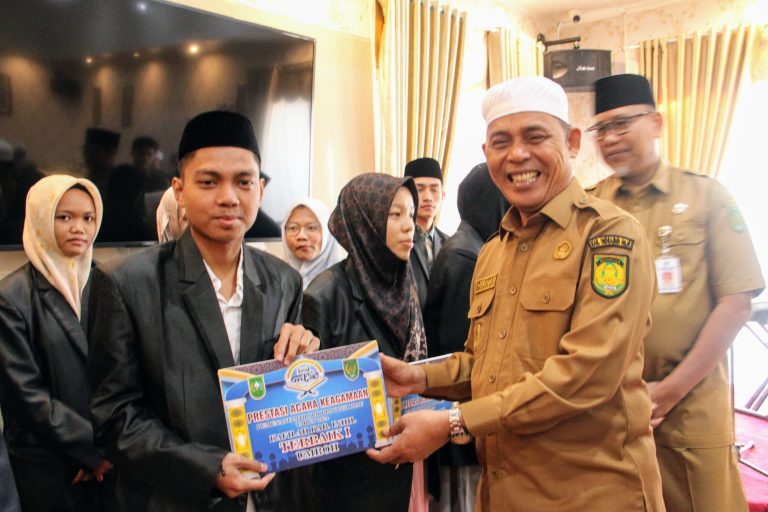 Pemkab Inhil Beri Bonus Umroh dan Uang Tunai Kepada Qori Dan Qoriah Berprestasi