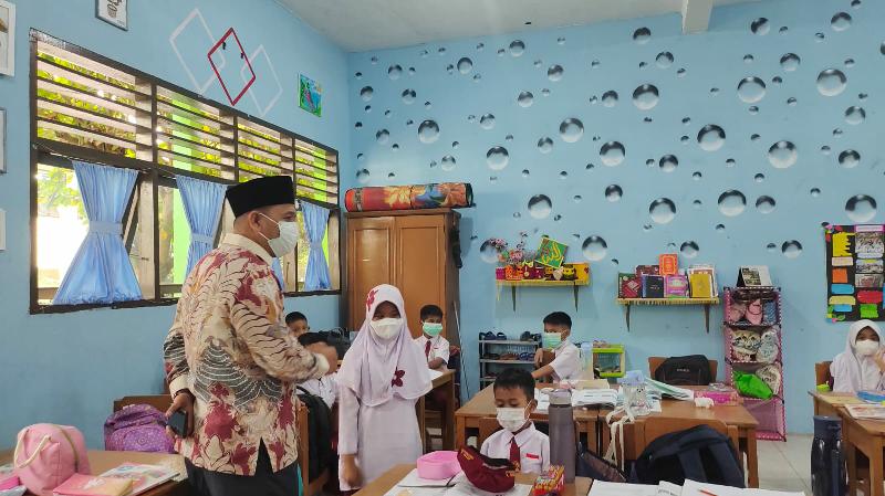 Dampak Kabut Asap, Hari Ini Siswa MIN 1 Mulai Memakai Masker