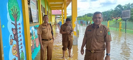 Sekolah Kebanjiran, Ribuan Siswa di Inhu Study from Home
