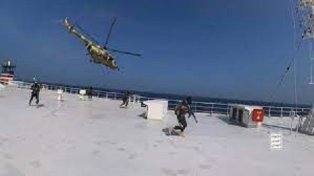 Rudal Balistik Houthi Hantam 3 Kapal Komersial di Laut Merah