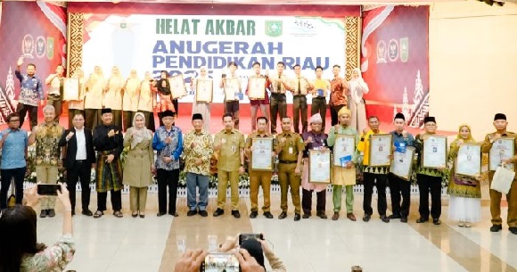 Ada 7 Kategori, Ini Dia Daftar Penerima Anugerah Pendidikan Riau 2025