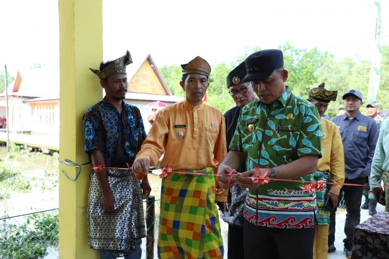 Pj Bupati Resmikan Gedung Sekretariat LAMR di Concong