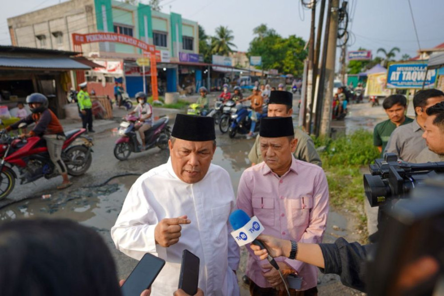 Tinjau Jalan Suka Karya, Pj Gubri: Semoga Sebelum Lebaran Tidak Ada yang Berlubang