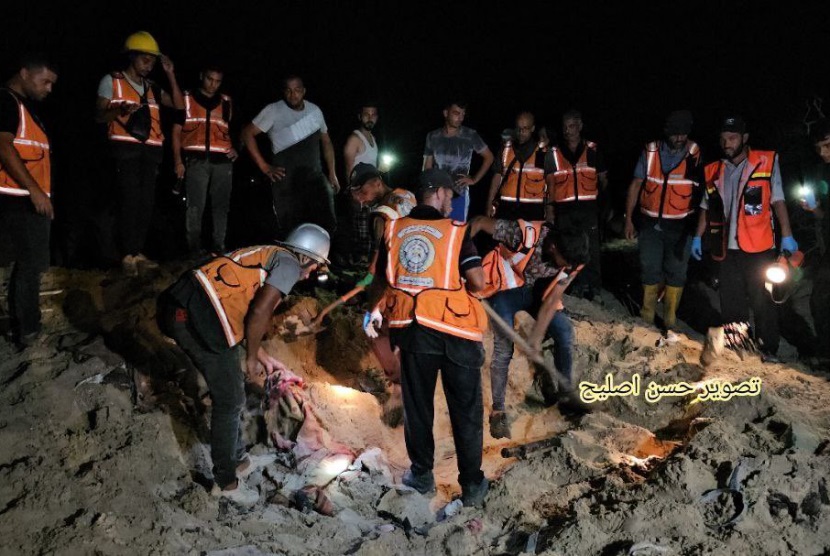 Serangan Biadab Israel Kubur Hidup-Hidup Puluhan Pengungsi di Mawasi