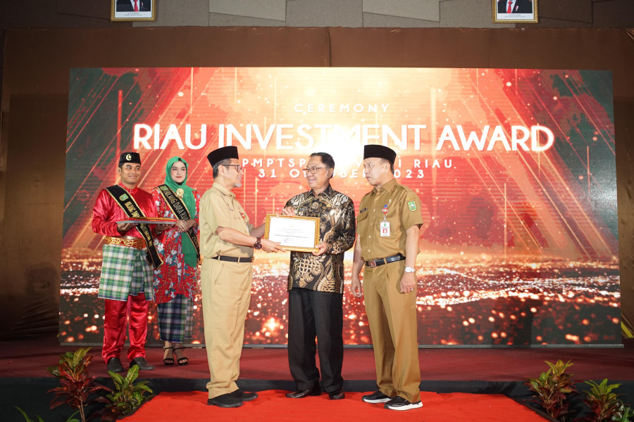 Pemkab Inhil Raih Penghargaan Riau Investment Award 2023