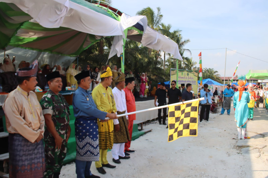 Pj Bupati Inhil Lepas Peserta Pawai Takruf dan Membuka Stan Bazar MTQ Ke-32 Kecamatan Keritang