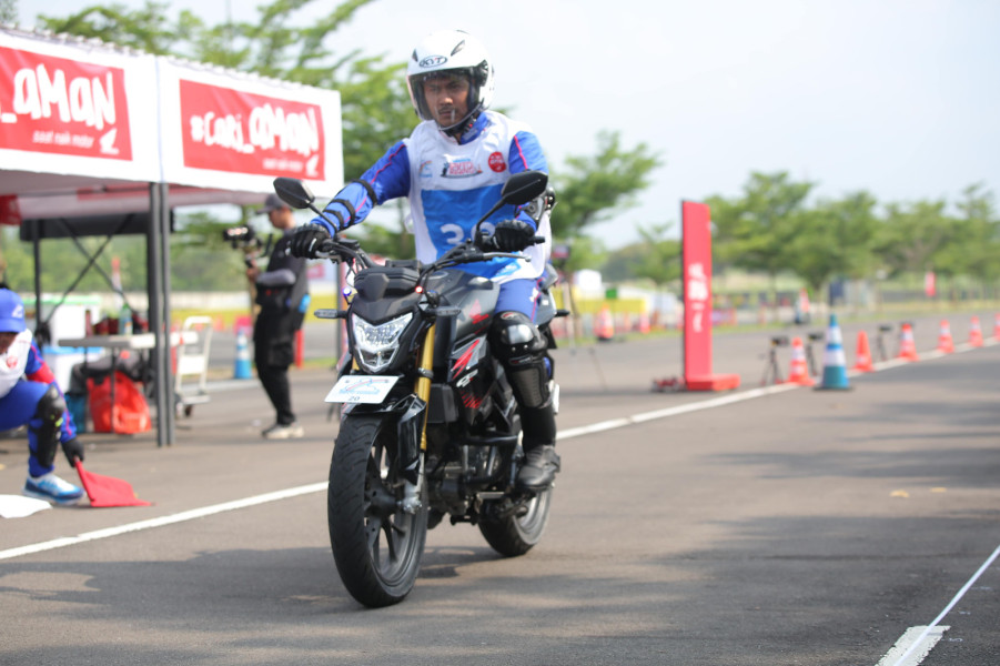 Komunikasi Efektif, Kunci Utama Cari Aman Saat Naik Motor
