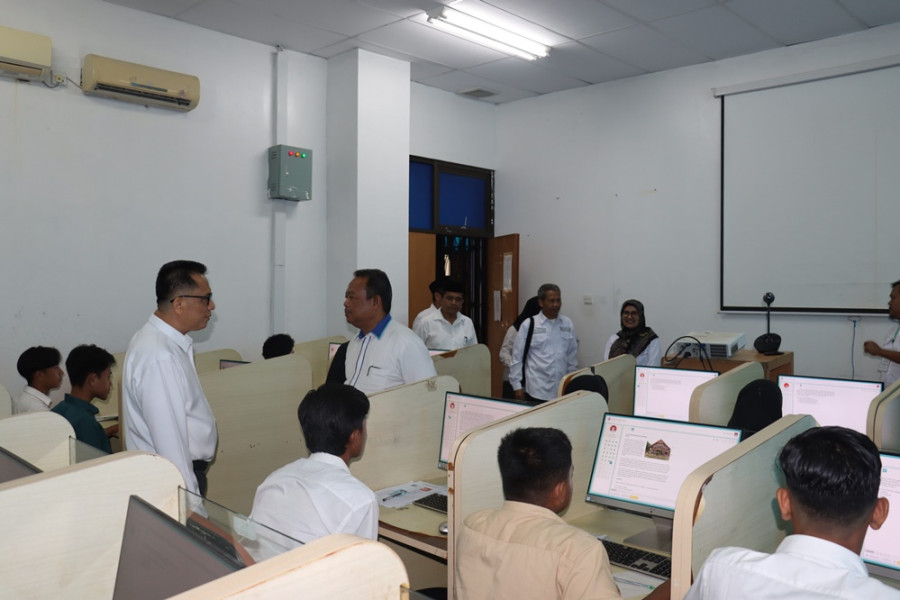 Rektor UIN Suska Riau Tinjau Pelaksanaan UTBK SMMPTN-BARAT